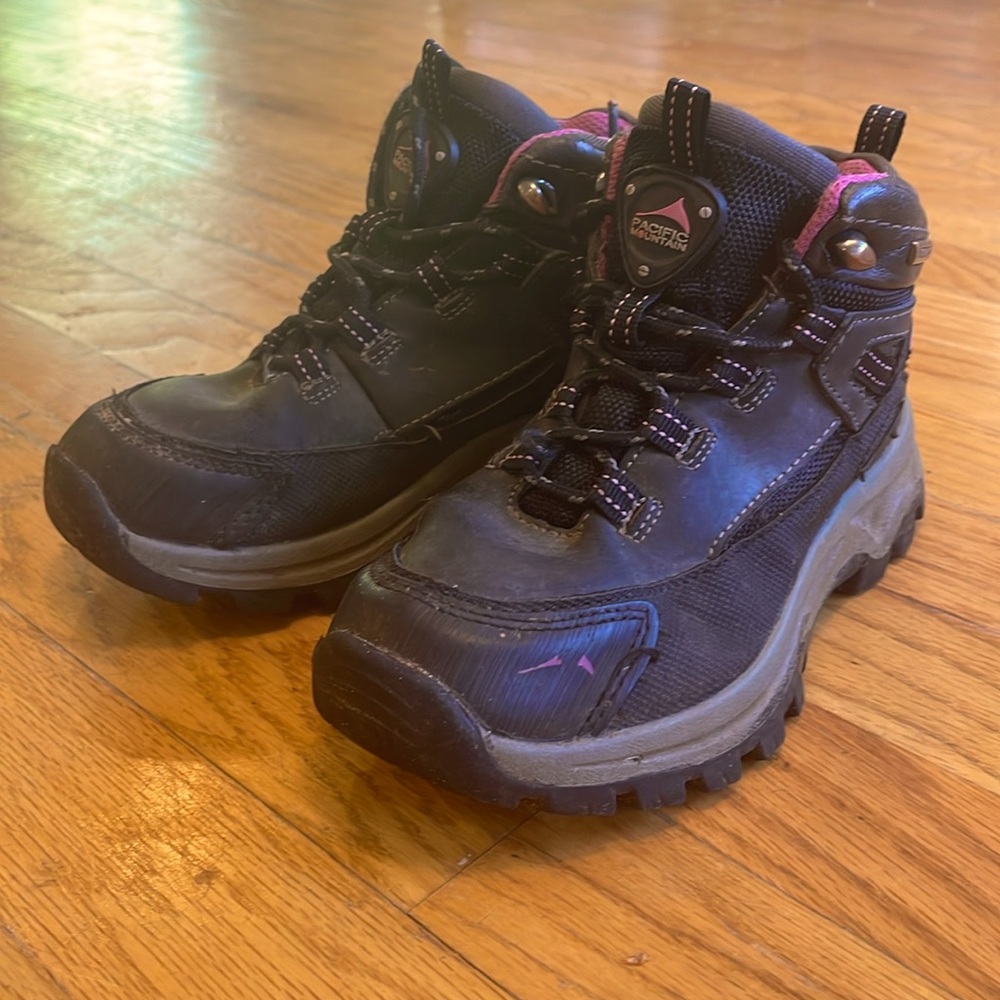Girls hiking boots